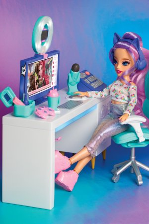 GLO UP GIRLS playset ASMR Streaming Studio with doll Sadie, 83050 