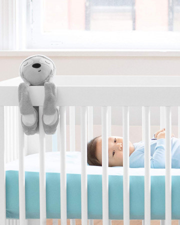 SKIP HOP miega rotaļlieta ar raudāšanas sensoru - Sliņķis, 304326 304326